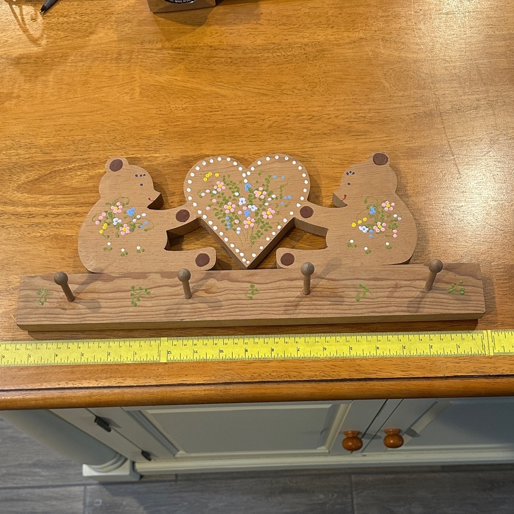Charming Dual Brown Bear Wall Decor w/ Heart Design. Hooks front and back.